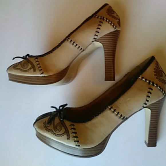 Bongo tan embroidered open toe heels-sz 7 1/2 - Picture 4 of 8